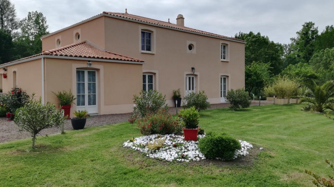 Le Logis Du Marais Bed & Breakfast Les Magnils-Reigniers ภายนอก รูปภาพ