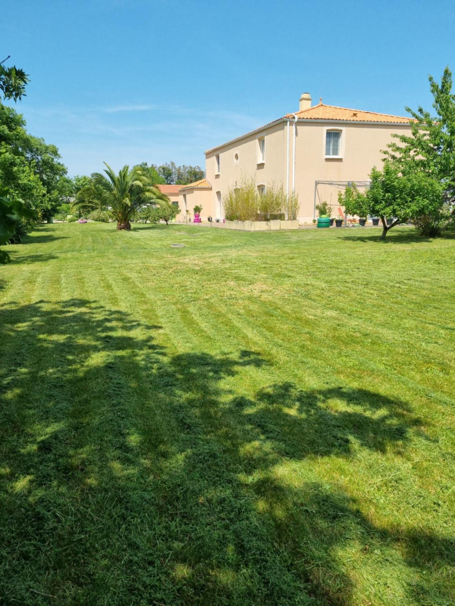 Le Logis Du Marais Bed & Breakfast Les Magnils-Reigniers ภายนอก รูปภาพ
